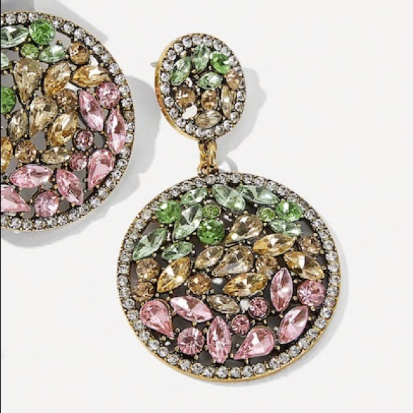 Esperance Engraved Rhinestones Earrings - Picture 5 of 7